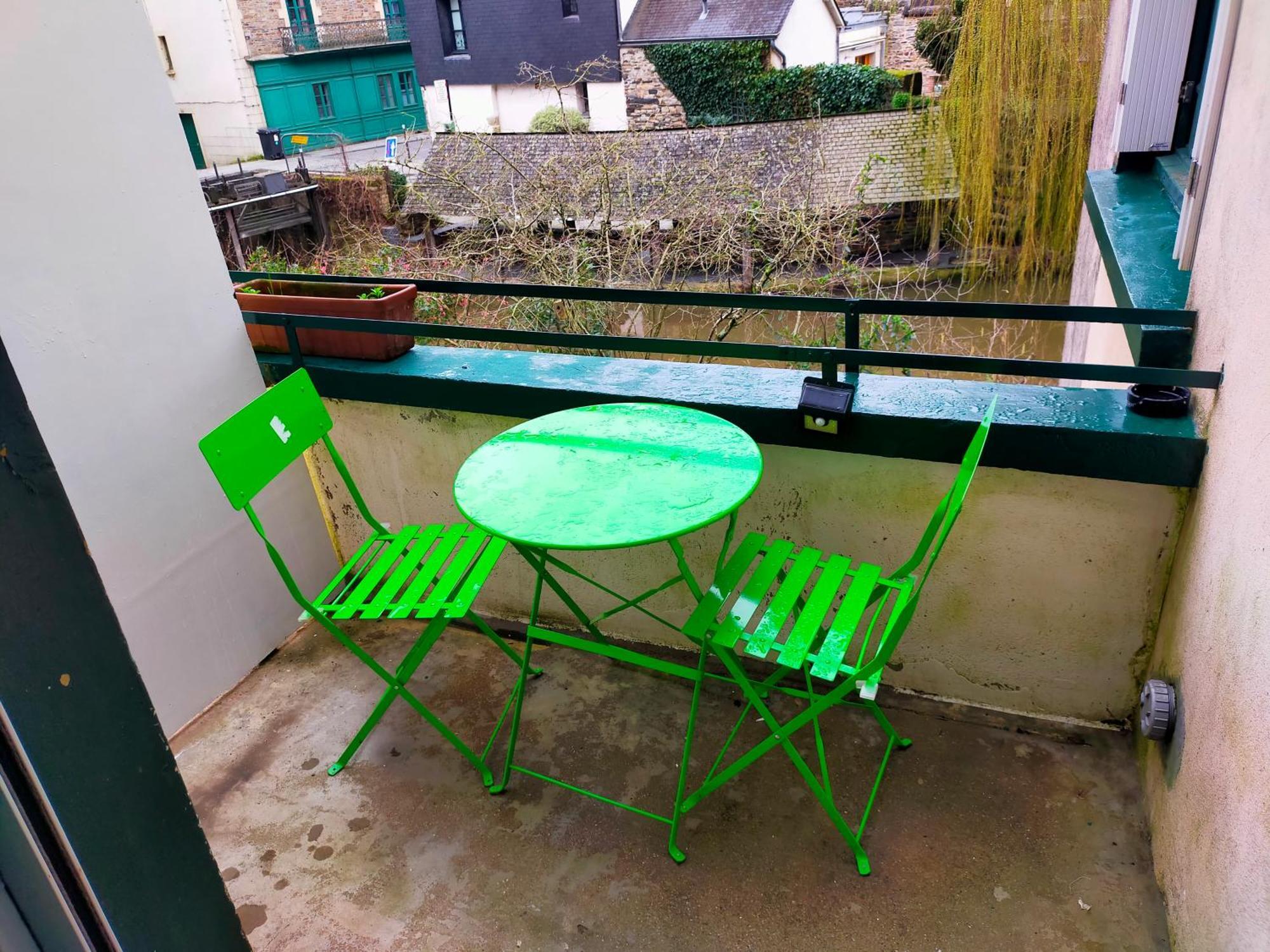 Studio En Rdc Avec Balcon Centre Vitre Exteriér fotografie