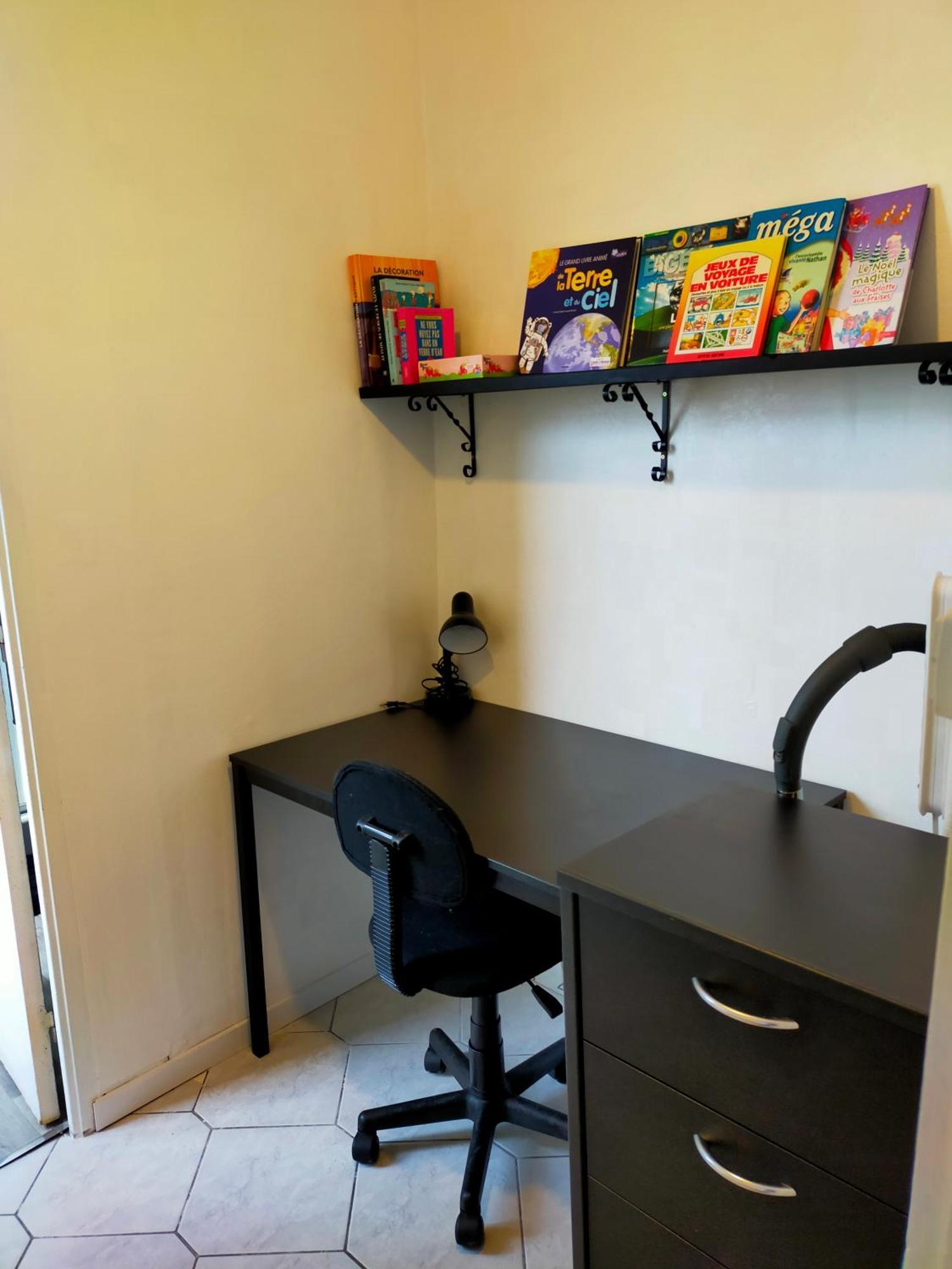Studio En Rdc Avec Balcon Centre Vitre Exteriér fotografie