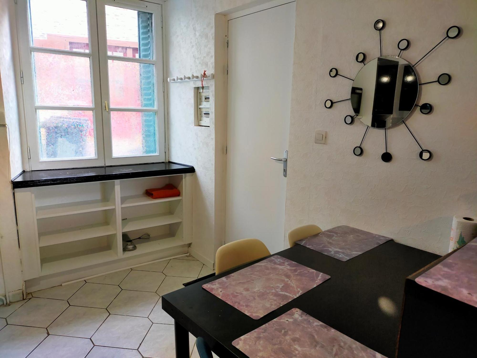 Studio En Rdc Avec Balcon Centre Vitre Exteriér fotografie