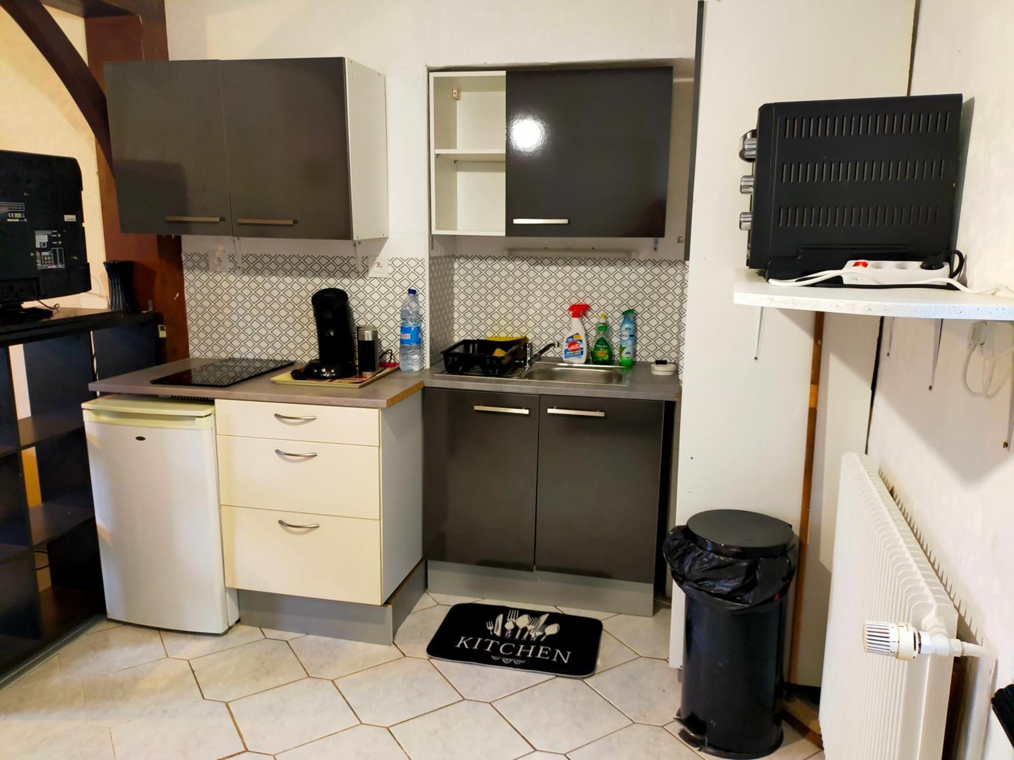 Studio En Rdc Avec Balcon Centre Vitre Exteriér fotografie